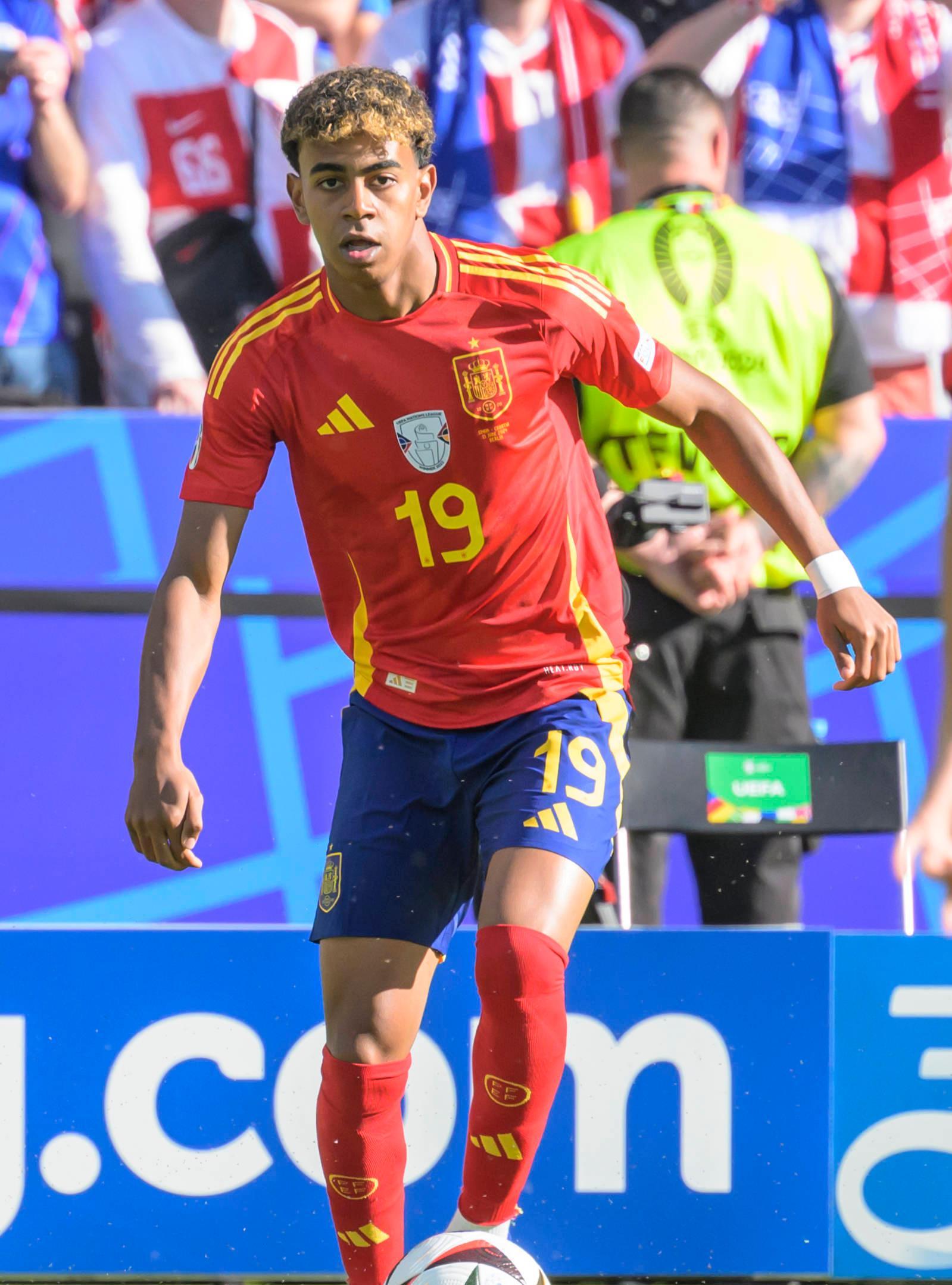 AYX GAME-姆巴佩重要时刻刷新纪录，西班牙队带队取胜！